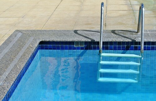 Maintaining water features for luxury homes thumbnail